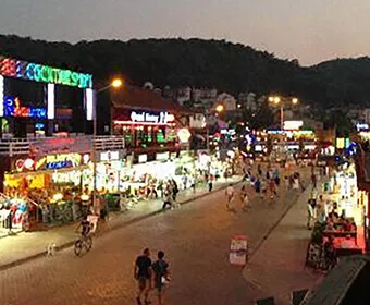 Fethiye Hisarönü Ovacık barlar sokağı gece